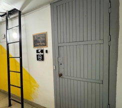 Кровать в 10-местном общем номере в Гости в гости