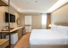 Номер Standard с видом на бассейн в Away Bangkok Riverside Kene