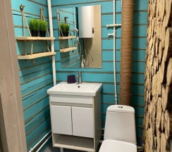 Коттедж с балконом и с красивым видом из окна в Гора U Дачи