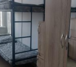 Кровать в 4-местном общем мужском номере (удобства на этаже) в Временный дом