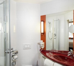 Двухместный номер Comfort двуспальная кровать в Leonardo Hotel Salzburg City Center