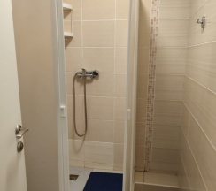 Комфортный номер с туалетом и двуспальной кроватью в Наш Питер