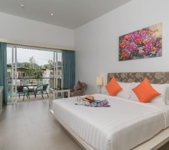 Двухместный номер Deluxe с красивым видом из окна двуспальная кровать в The Briza Beach Resort Khaolak