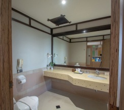 Двухместная вилла с видом на море двуспальная кровать в Andaman Cannacia Resort & Spa