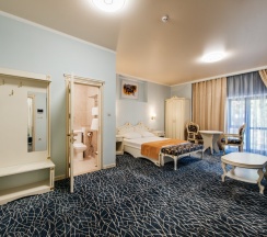 Семейный номер с балконом в Dvin