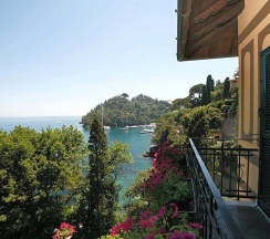 Четырёхместный семейный номер Deluxe с видом на море в Hotel Piccolo Portofino