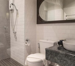 Двухместный номер Mattanee Executive двуспальная кровать в The Raweekanlaya Hotel Bangkok