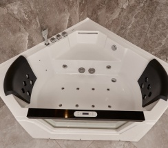 Улучшенный стандартный номер с джакузи (SUPERIOR WITH JAKUZZI) в Hollywood De Luxe