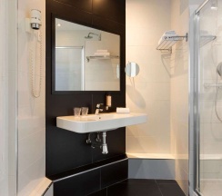 Четырёхместный номер семейный в Mercure Paris Alesia