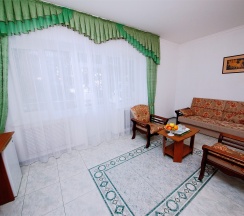 Семейный двухкомнатный с балконом в Ясон