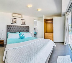 Апартаменты в Incredible 4BR Beachfront Penthouse with Ocean View