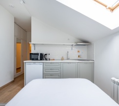 Студия с Мансардными окнами в Кarl House
