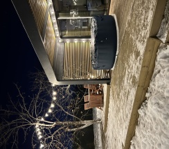 Дом у яблони с горячей джакузи в А-Шалаш