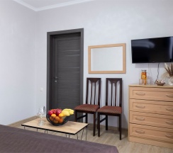 Двухкомнатный семейный номер с двумя балконами в Ростов