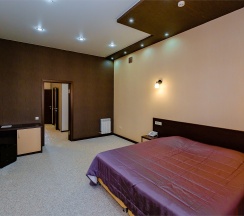 Люкс двухкомнатный с балконом в Avangard Hotel