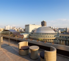 Полулюкс с террасой с 1 кроватью «King size» в Grand Autograph Hotel Novosibirsk
