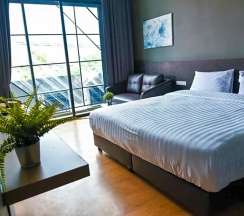 Двухместный номер Deluxe двуспальная кровать в The Arbern Hostel x Bistro
