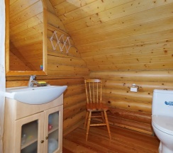 Семейный коттедж с балконом и с красивым видом из окна в Дом с террасой