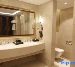 Люкс с видом на воду в Tangla Hotel Sanya