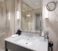 Полулюкс на мансардном этаже в Генрих