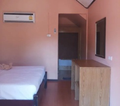 Двухместное бунгало с балконом (двуспальная кровать) в Phi Phi Jungle Hill Bungalow