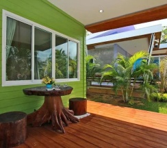 Бунгало Deluxe с балконом в Maikhao Home Garden Bungalow