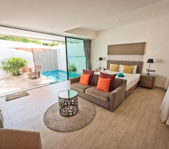 Двухместная вилла Deluxe с видом на бассейн двуспальная кровать в Tropicana Pool Villa