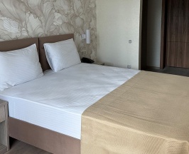 Семейный двухкомнатный с балконом вид на парк в Черноморец