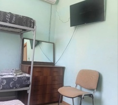 Четырёхместный номер Comfort с красивым видом из окна (общая ванная комната) в У Моря