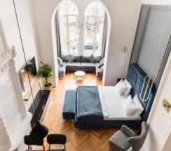 Апартаменты "DELUX C ЭРКЕРОМ" в F12 Apartments