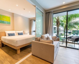 Двухместный люкс Deluxe с видом на бассейн двуспальная кровать в Diamond Resort Phuket