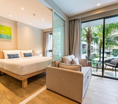 Двухместный люкс Deluxe с видом на бассейн двуспальная кровать в Diamond Resort Phuket