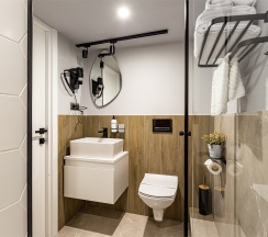 Двухуровневые апартаменты для троих гостей в Smart Hotel Kantemirovsky