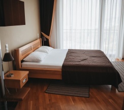 Двухместный номер Superior с балконом и с видом на море двуспальная кровать в Diana Palace