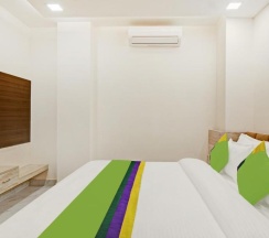 Двухместный номер Deluxe двуспальная кровать в Treebo Paras Raj Near City Palace
