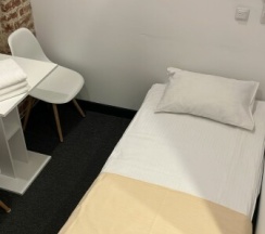 Трехместный номер Лофт с двуспальной и раскладным креслом/кроватью в Лофт отель на Крымской