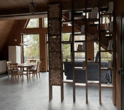 Семейный коттедж с балконом и с красивым видом из окна в Grand A-frame