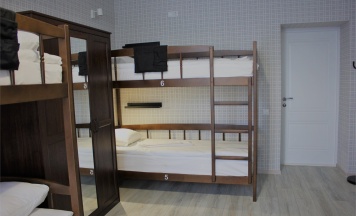 Место в общей 6-местной мужской комнате в O`Key Home