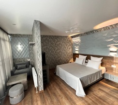 Двухместный номер категории "Полулюкс" с балконом, кровати спринг бокс (трансформируются в отдельные кровати). в Викинг