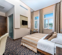 Двухместный номер Superior с видом на гавань двуспальная кровать в Hotel Lapad