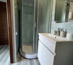 Пятиместное шале рядом с пляжем в Отель BlackSeaHotel Ldzaa