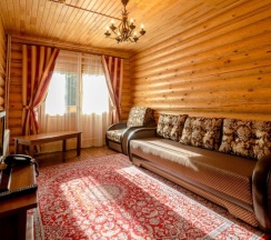 Номер в коттедже с 2 комнатами с балконом в Вкс