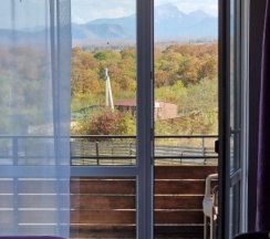 ПАНОРАМА 2х местный 2 этаж с диваном и балконом вид на гору ТХАЧ в Вершина