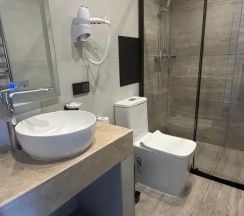 Двухместный номер Стандарт с балконом двуспальная кровать в Изумруд