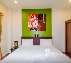 Двухместный номер Superior двуспальная кровать в Baan Yuyen Karon Guesthouse