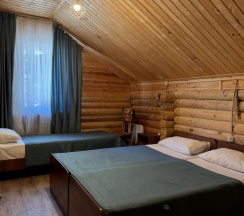 Номер комфорт с 1 односпальной и 1 двуспальной кроватью №5 в Душа гор