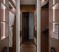 Трехкомнатный апартамент Luxury Dubai с двумя спальнями в Real Apartments Sochi