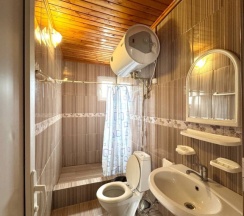 Трёхместный номер Comfort с балконом и с красивым видом из окна в Южный