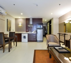 Люкс Deluxe с балконом в Grand Asoke Suites Boutique Residence