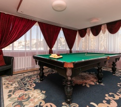 Люкс 3-х комнатный с кухней и бильярдом 4-х местный в Жемчуг